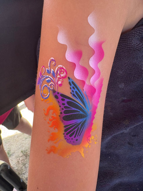 Pochoir en Mylar représentant un majestueux papillon déployant ces ailes